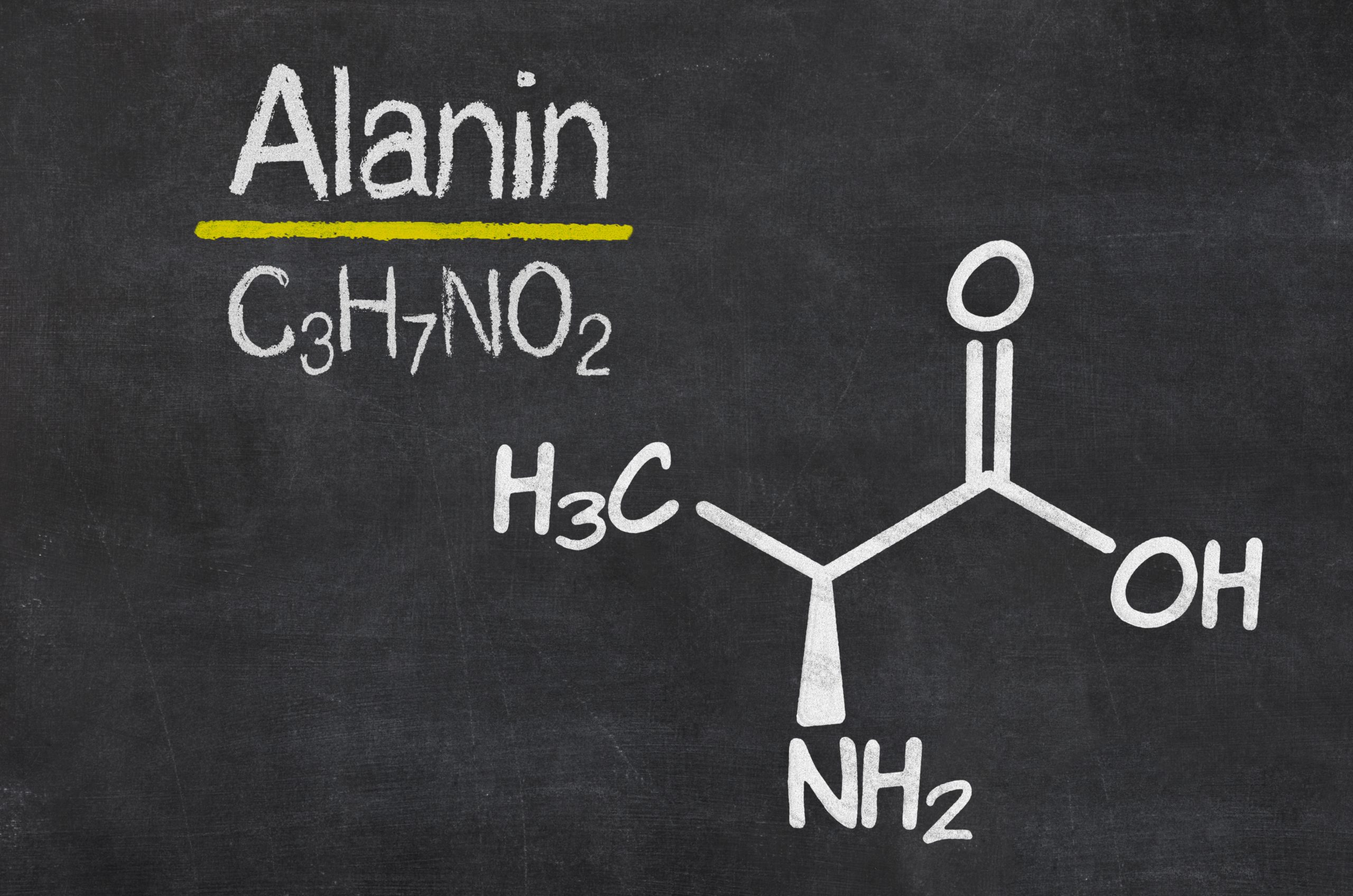 Schiefertafel mit der chemischen Formel von Alanin