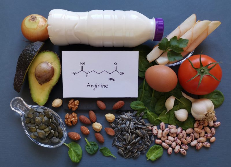 L-Arginin reiche Lebensmittel mit der chemischen Strukturformel von Argin