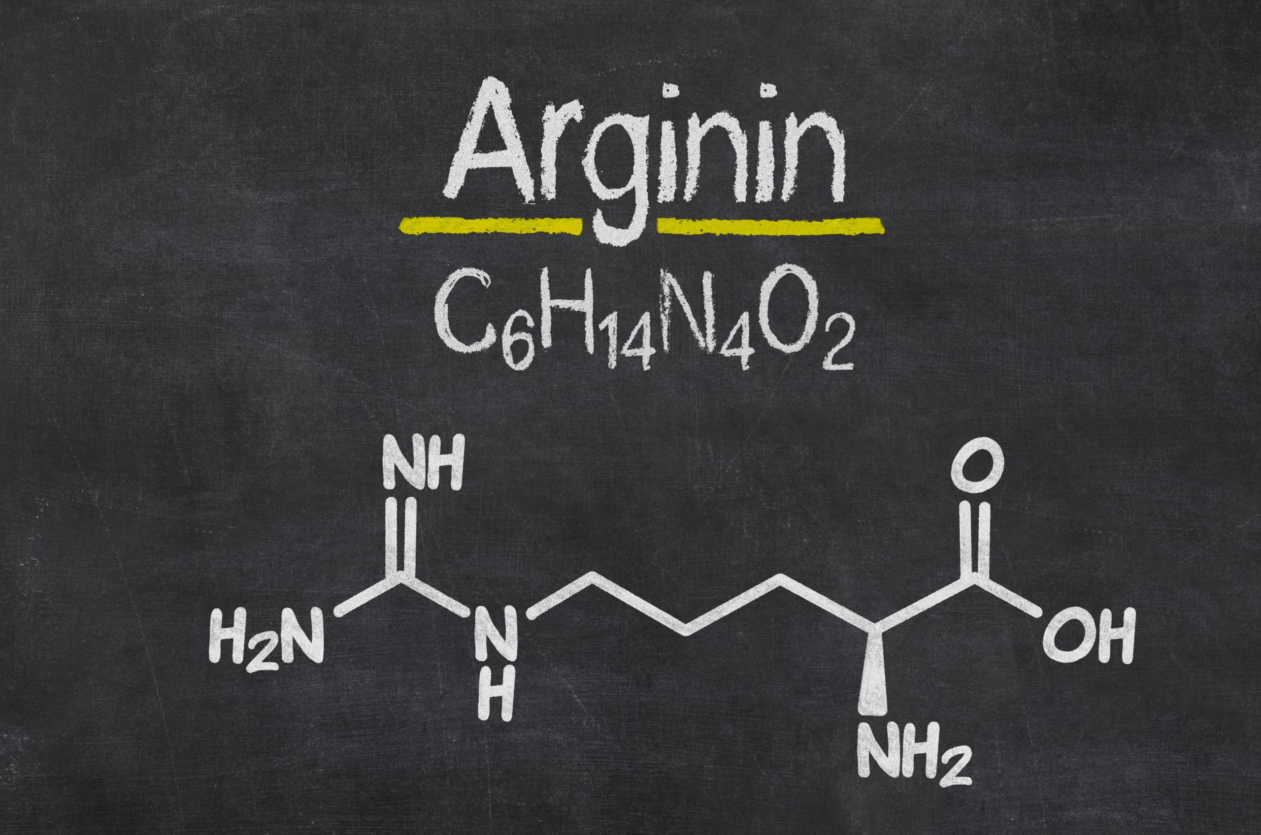 Schiefertafel mit der chemischen Formel von Arginin